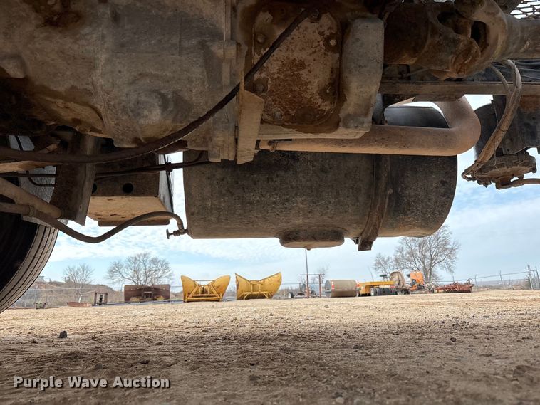 image for item EU4993 1988 Mack R686ST semi truck