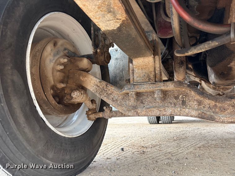 image for item EU4993 1988 Mack R686ST semi truck