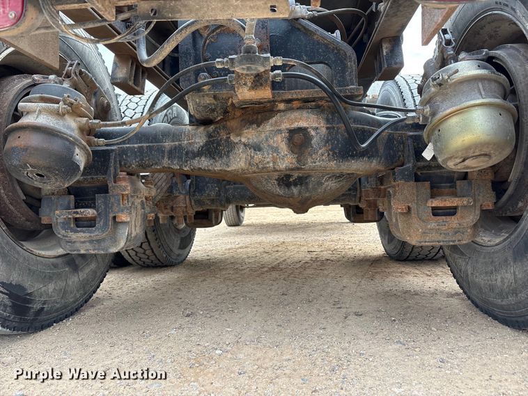 image for item EU4993 1988 Mack R686ST semi truck