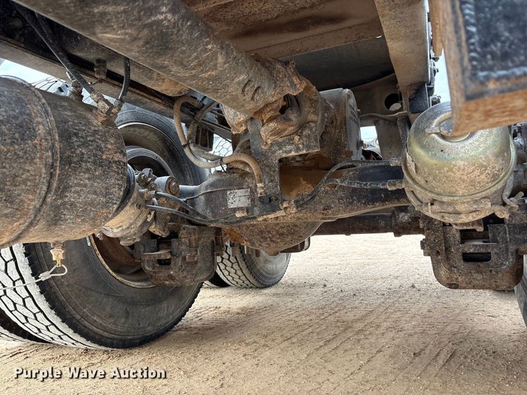 image for item EU4993 1988 Mack R686ST semi truck