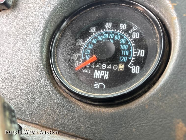 image for item EU4993 1988 Mack R686ST semi truck