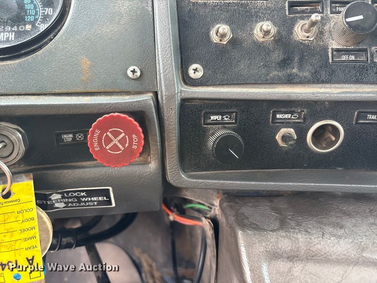 image for item EU4993 1988 Mack R686ST semi truck