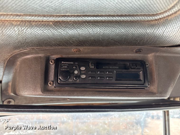 image for item EU4993 1988 Mack R686ST semi truck