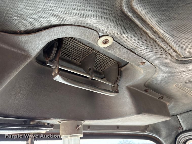 image for item EU4993 1988 Mack R686ST semi truck