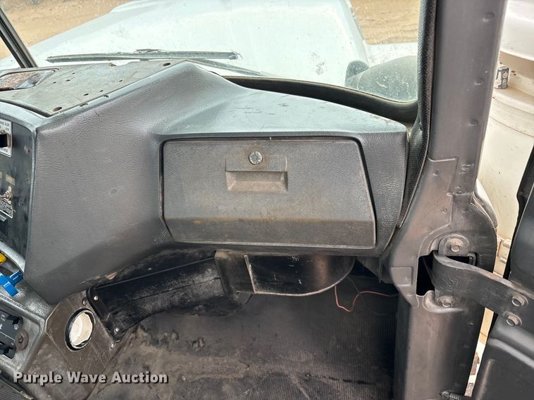 image for item EU4993 1988 Mack R686ST semi truck