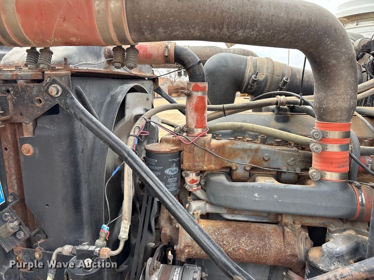 image for item EU4993 1988 Mack R686ST semi truck