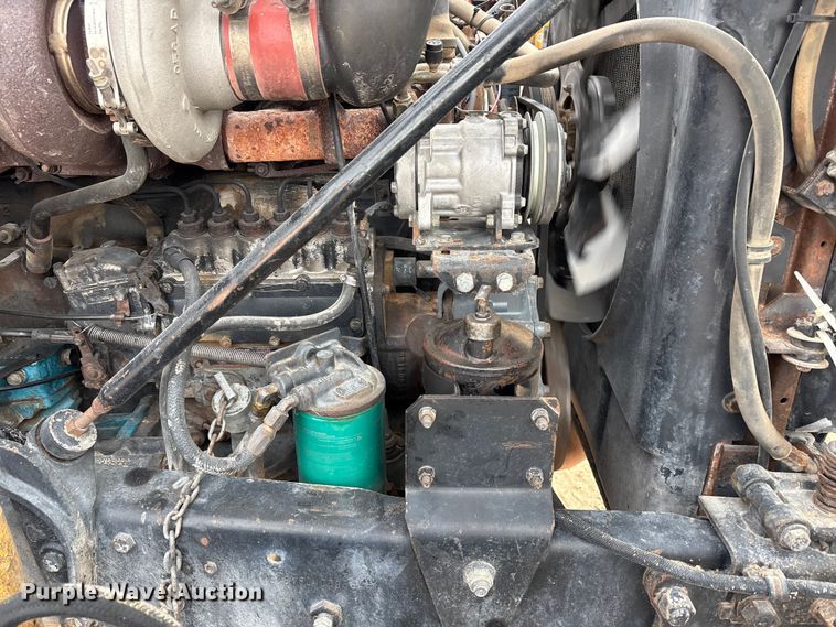 image for item EU4993 1988 Mack R686ST semi truck