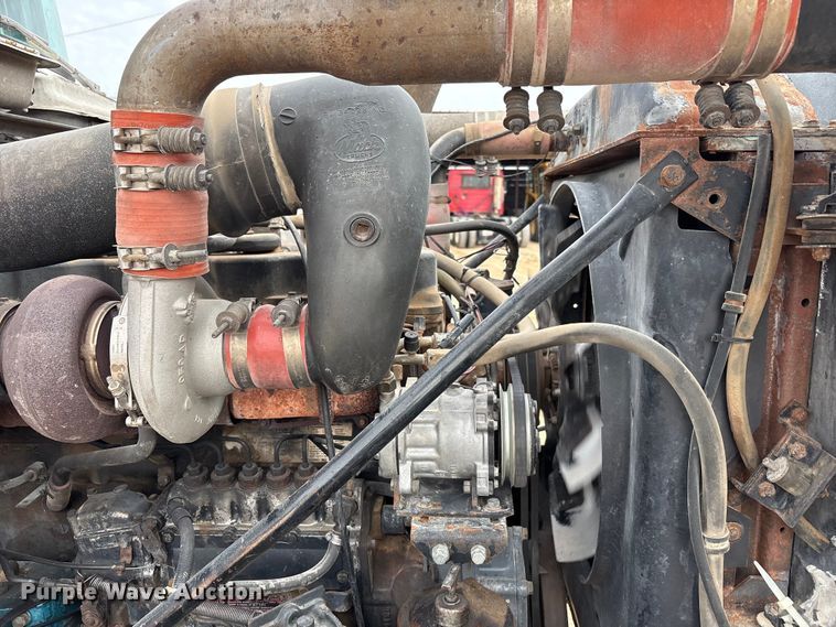 image for item EU4993 1988 Mack R686ST semi truck