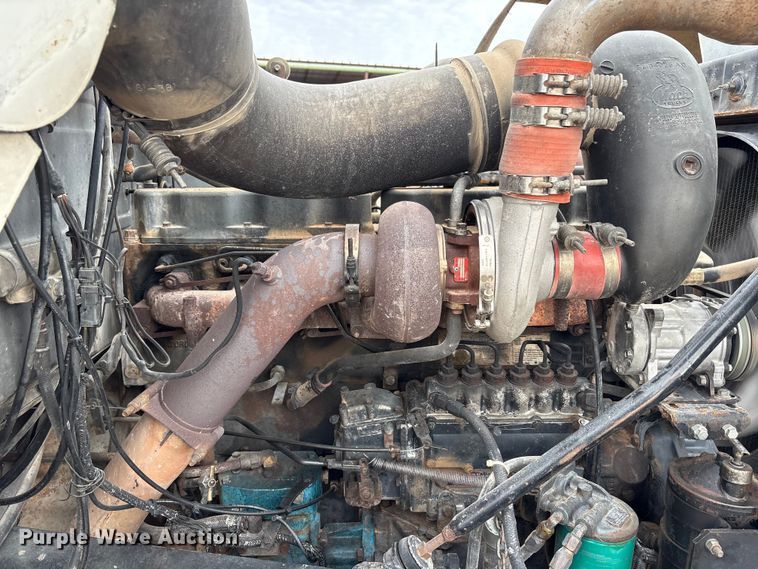 image for item EU4993 1988 Mack R686ST semi truck