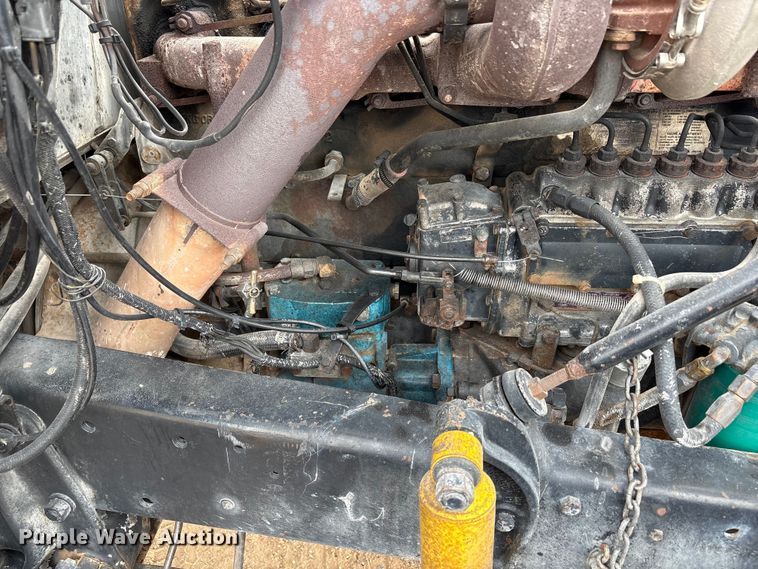 image for item EU4993 1988 Mack R686ST semi truck