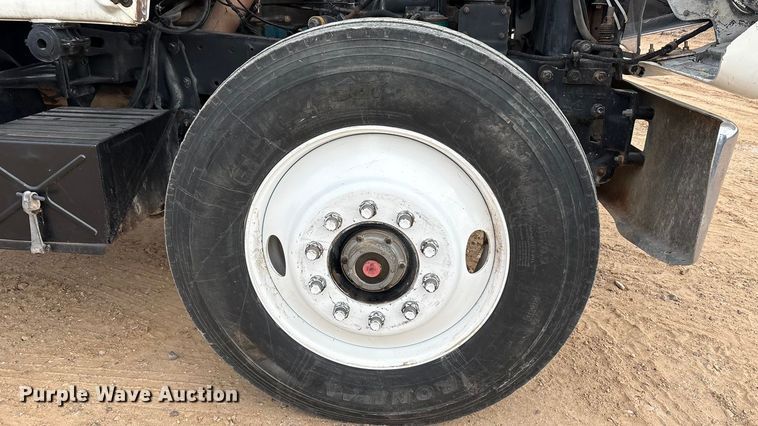 image for item EU4993 1988 Mack R686ST semi truck