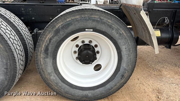 image for item EU4993 1988 Mack R686ST semi truck