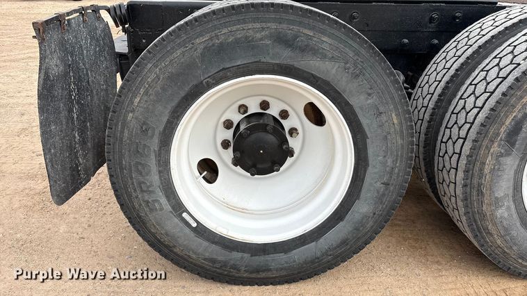 image for item EU4993 1988 Mack R686ST semi truck