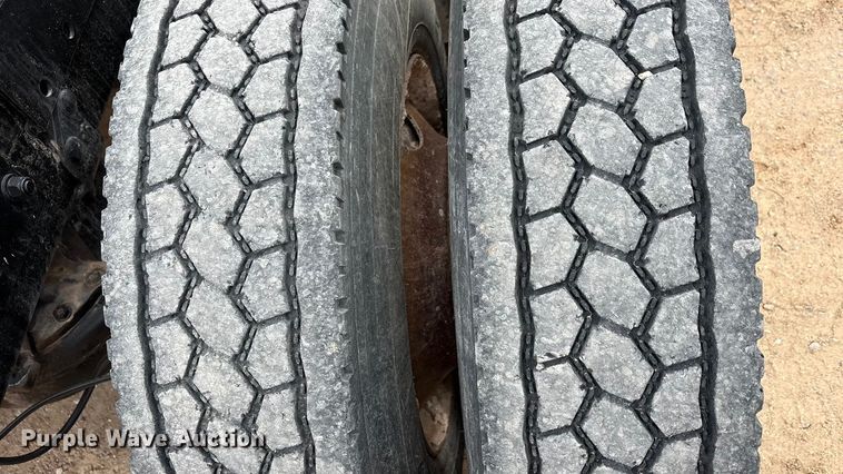 image for item EU4993 1988 Mack R686ST semi truck