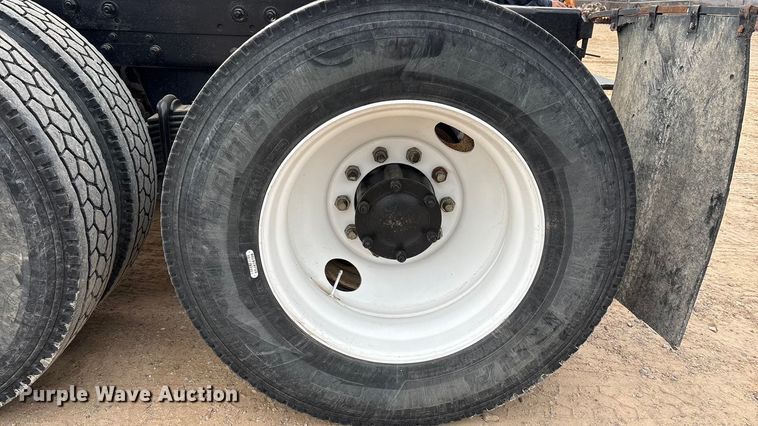 image for item EU4993 1988 Mack R686ST semi truck