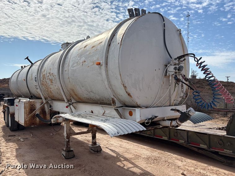 image for item EU4995 tank trailer