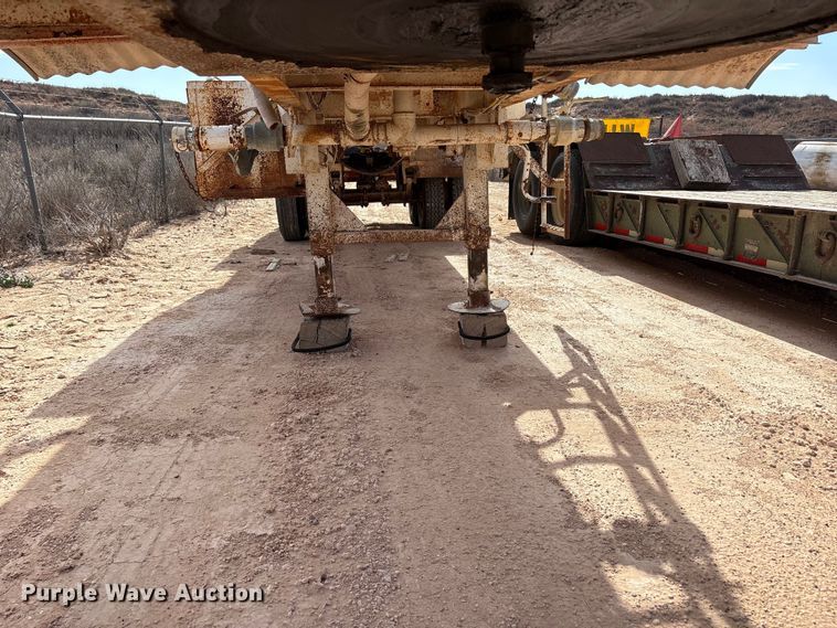 image for item EU4995 tank trailer