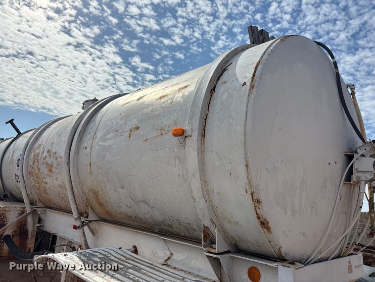 image for item EU4995 tank trailer