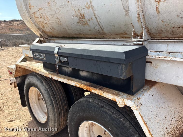 image for item EU4995 tank trailer