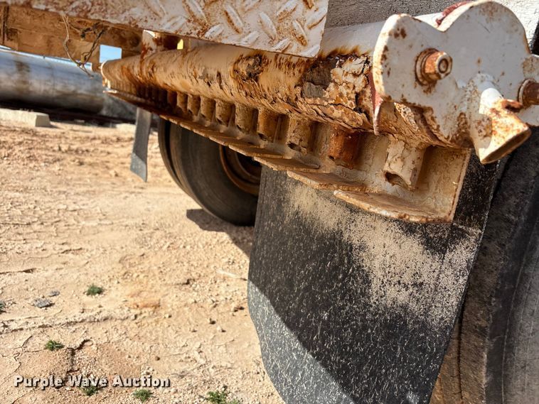 image for item EU4995 tank trailer