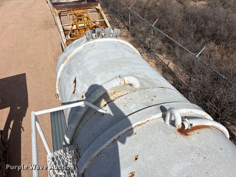 image for item EU4995 tank trailer