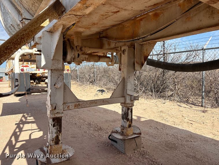 image for item EU4995 tank trailer