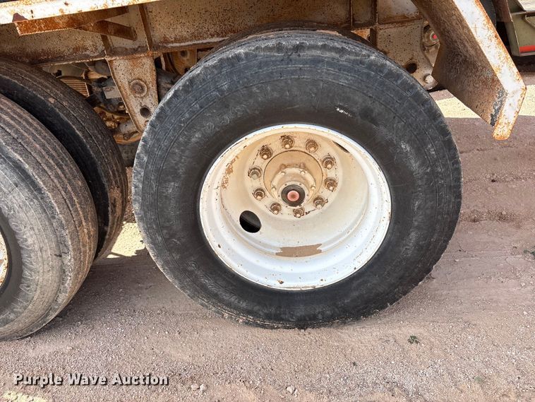 image for item EU4995 tank trailer