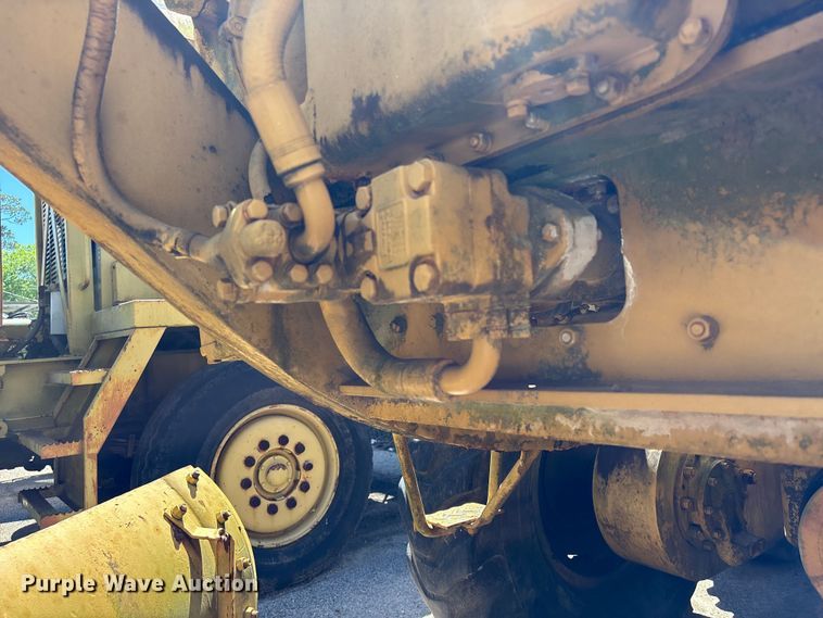 image for item EU7420 1964 Caterpillar 112F rigid frame motor grader