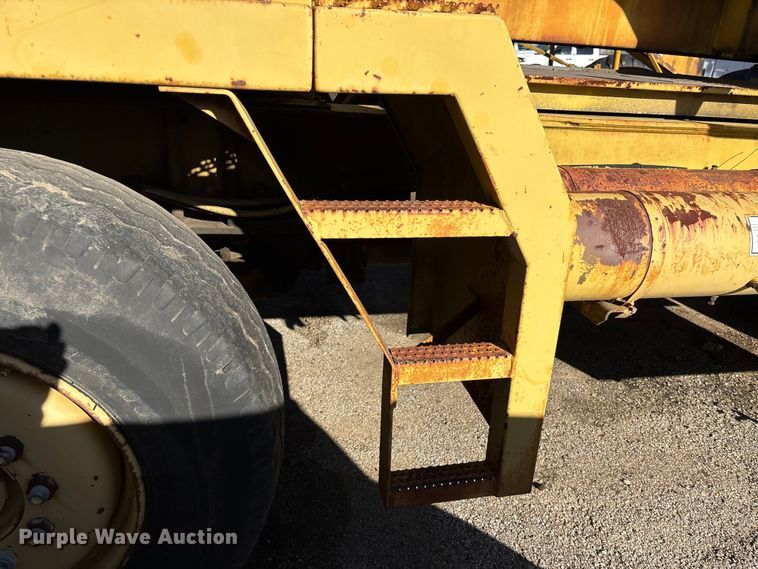 image for item EU7424 Gradall GW-362-G3WD wheeled excavator