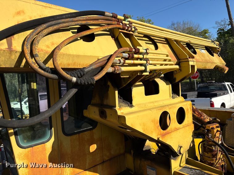 image for item EU7424 Gradall GW-362-G3WD wheeled excavator