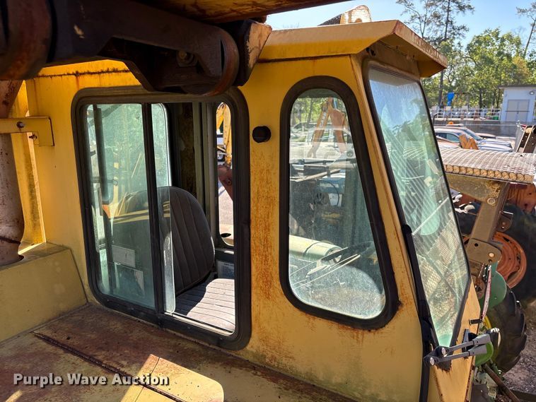 image for item EU7424 Gradall GW-362-G3WD wheeled excavator