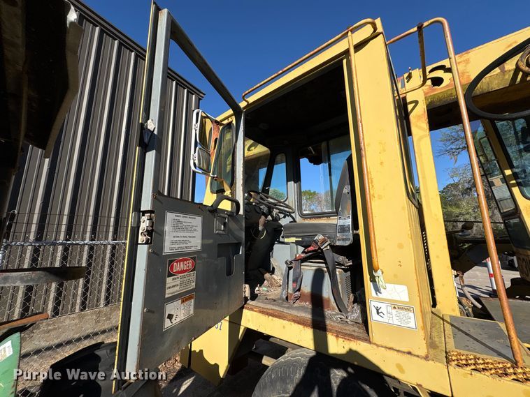 image for item EU7424 Gradall GW-362-G3WD wheeled excavator