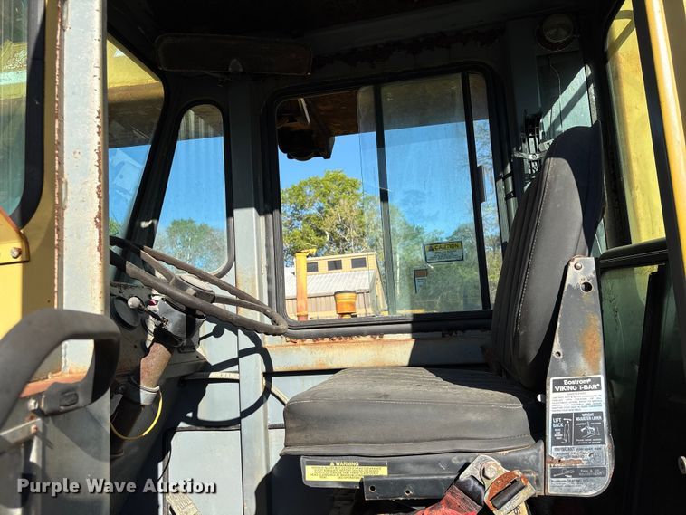 image for item EU7424 Gradall GW-362-G3WD wheeled excavator