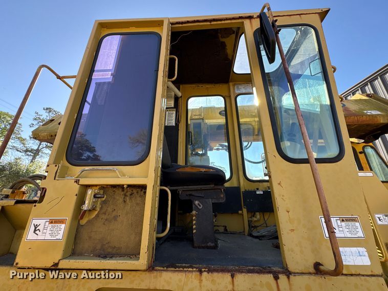 image for item EU7424 Gradall GW-362-G3WD wheeled excavator