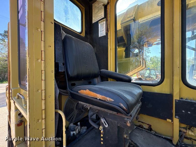 image for item EU7424 Gradall GW-362-G3WD wheeled excavator