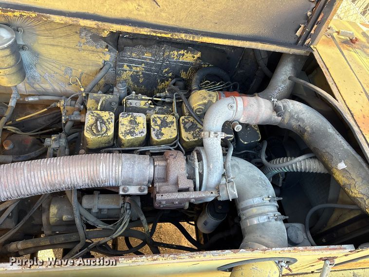 image for item EU7424 Gradall GW-362-G3WD wheeled excavator