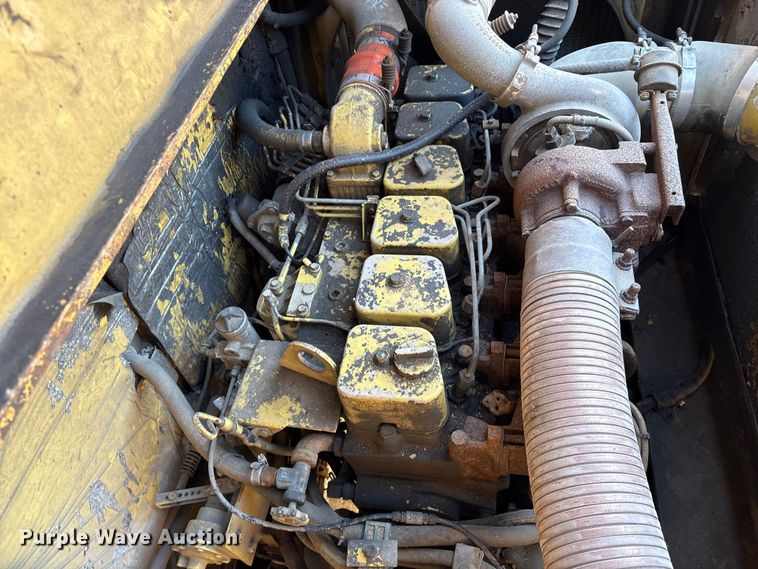 image for item EU7424 Gradall GW-362-G3WD wheeled excavator