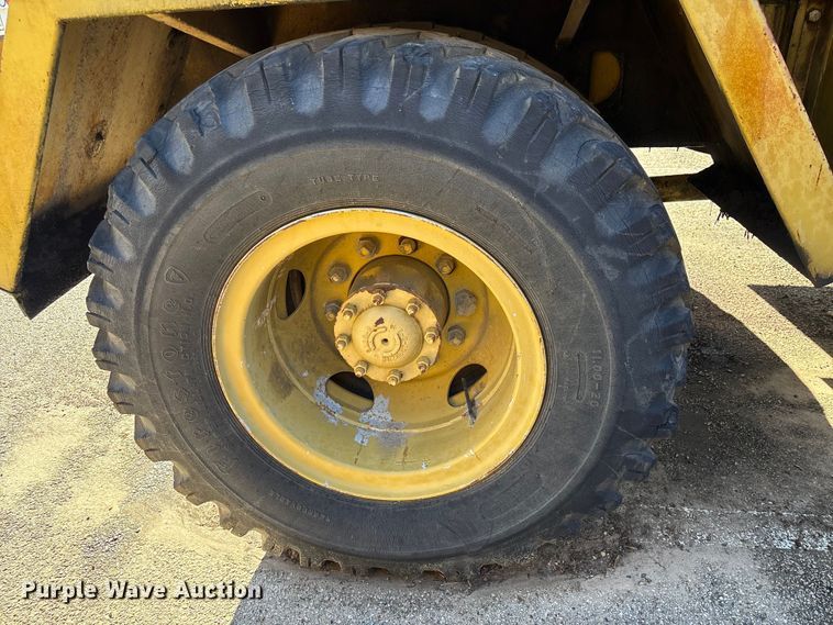 image for item EU7424 Gradall GW-362-G3WD wheeled excavator