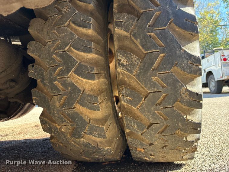 image for item EU7424 Gradall GW-362-G3WD wheeled excavator