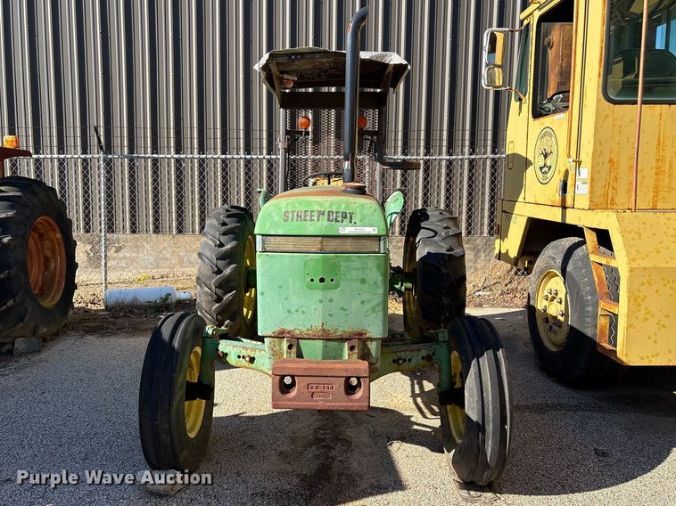 image for item EU7425 1992 John Deere 2155 tractor