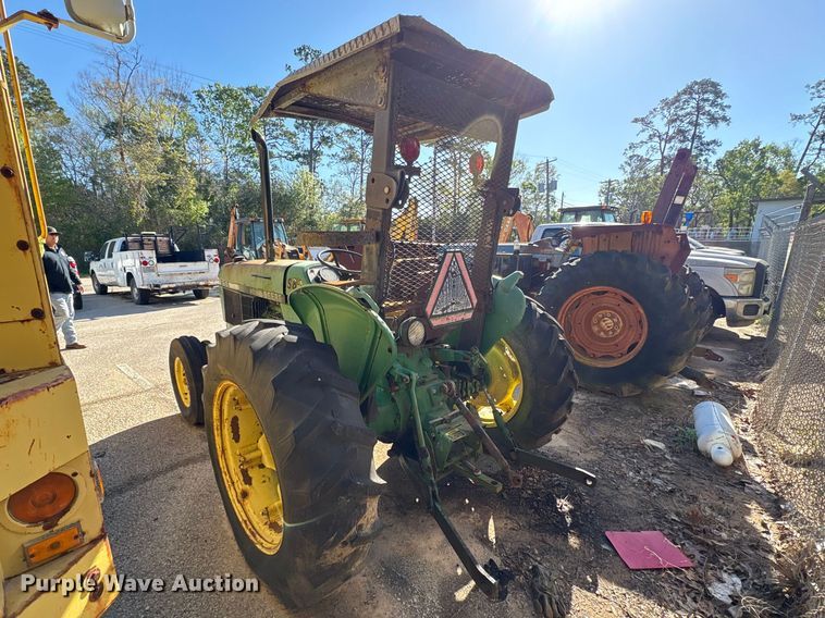 image for item EU7425 1992 John Deere 2155 tractor