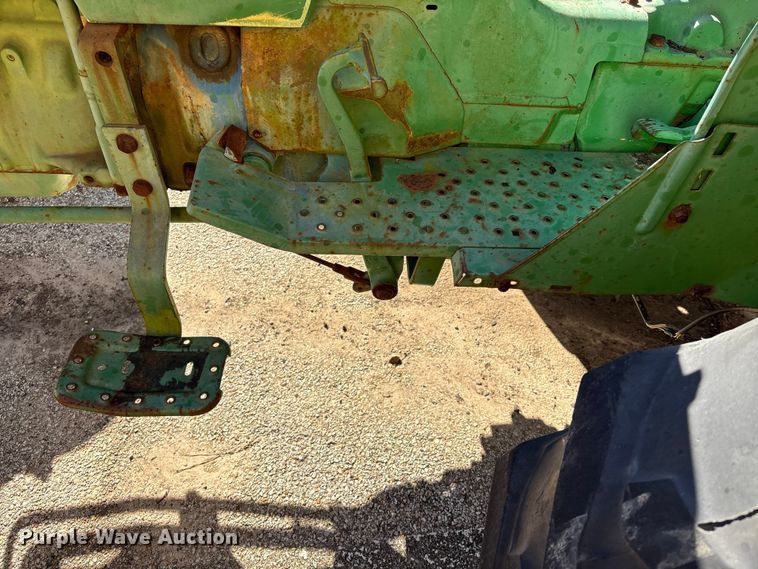 image for item EU7425 1992 John Deere 2155 tractor