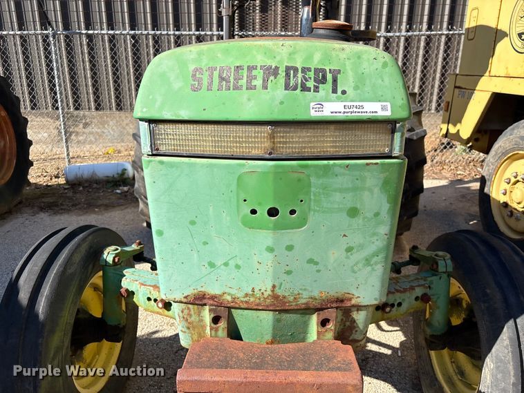 image for item EU7425 1992 John Deere 2155 tractor