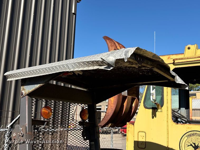 image for item EU7425 1992 John Deere 2155 tractor