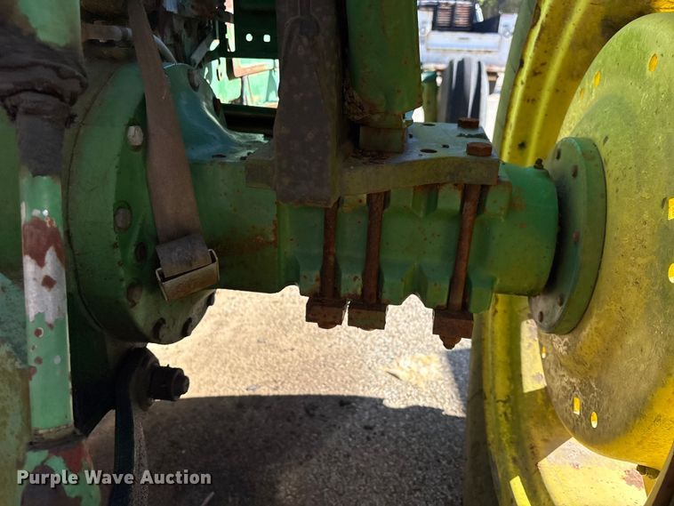 image for item EU7425 1992 John Deere 2155 tractor