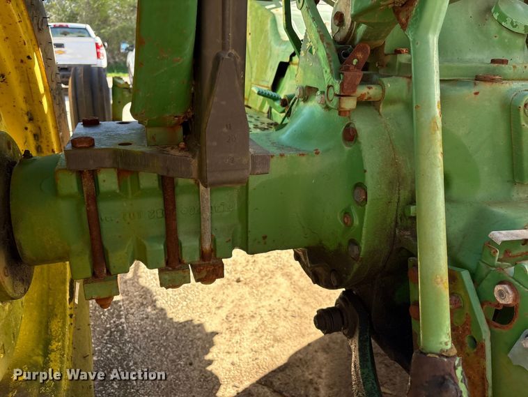 image for item EU7425 1992 John Deere 2155 tractor