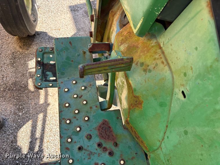 image for item EU7425 1992 John Deere 2155 tractor