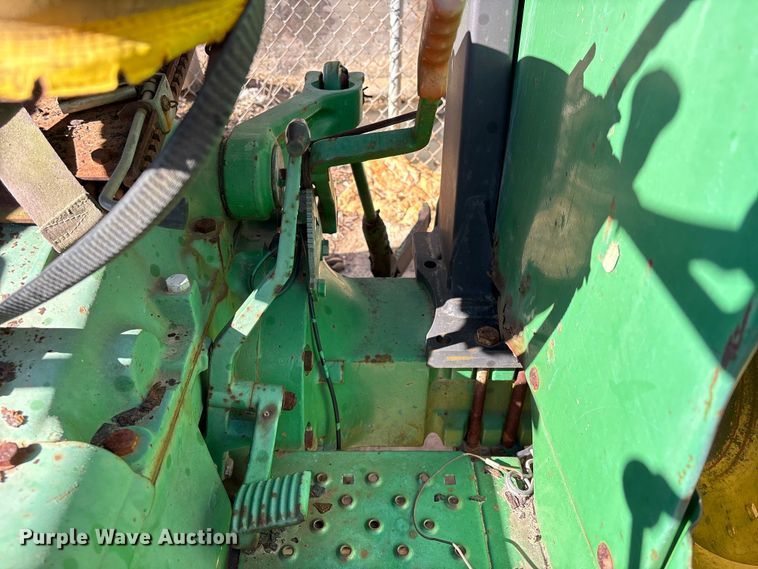 image for item EU7425 1992 John Deere 2155 tractor