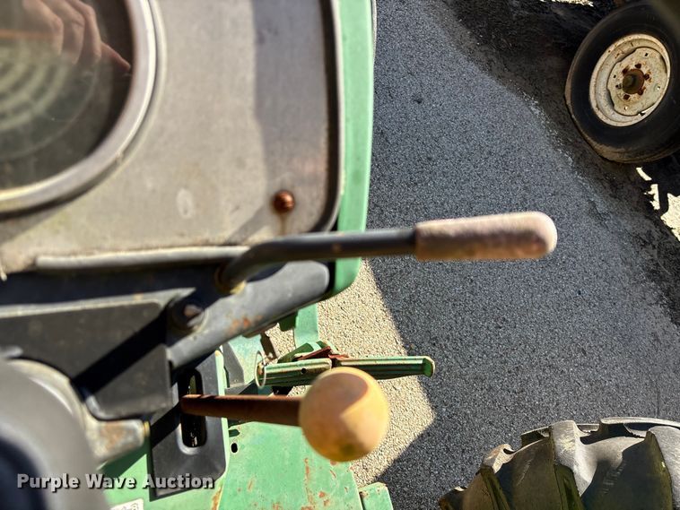 image for item EU7425 1992 John Deere 2155 tractor