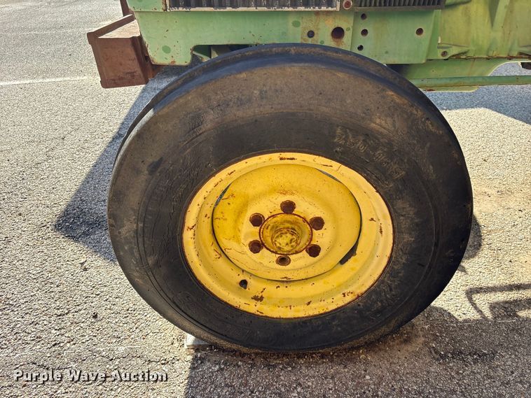 image for item EU7425 1992 John Deere 2155 tractor